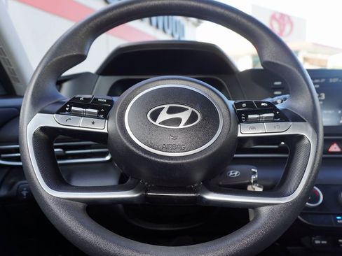 Used 2025 Hyundai Elantra SE image 19