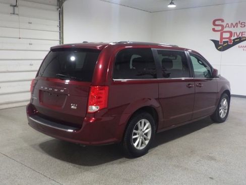 Used 2019 Dodge Grand Caravan SXT image 4
