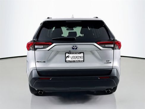 Used 2022 Toyota RAV4 LE image 7