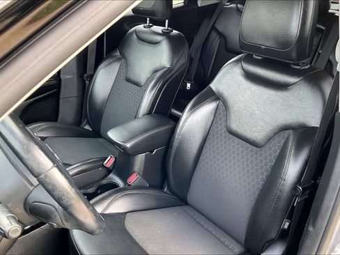 Used 2019 Jeep Compass Latitude FWD image 24