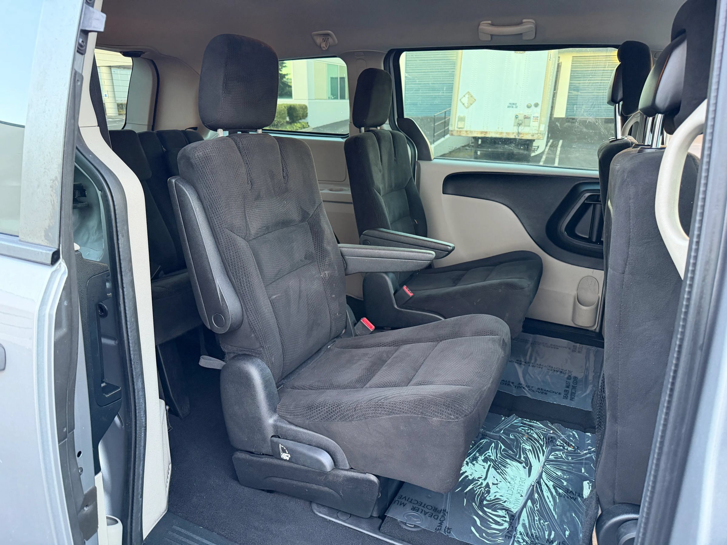 Used 2016 Dodge Grand Caravan American Value Package w/ UConnect Hands-Free Group FWD image 16