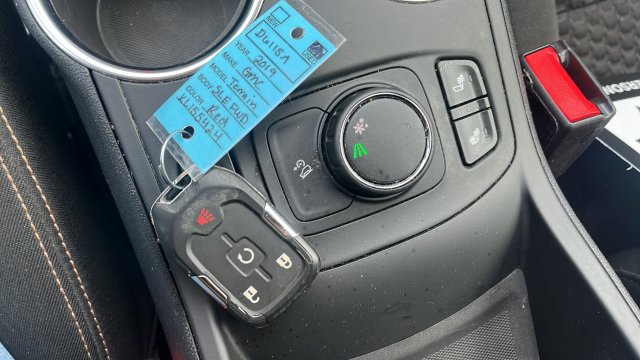 Used 2019 GMC Terrain SLE w/ Driver Convenience Package FWD image 29