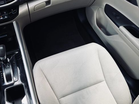 Used 2017 Honda Accord LX image 9