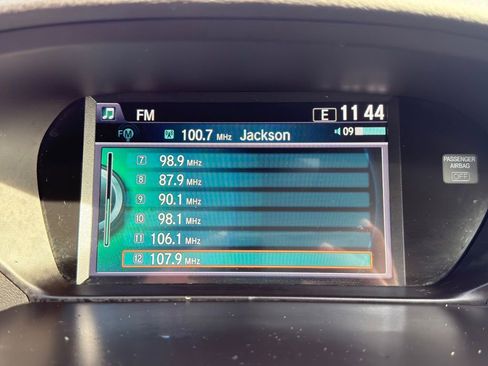 Used 2017 Acura TLX 2.4L image 16