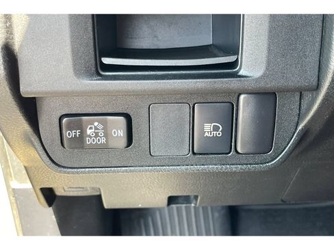 Used 2018 Toyota Tacoma SR5 RWD image 38