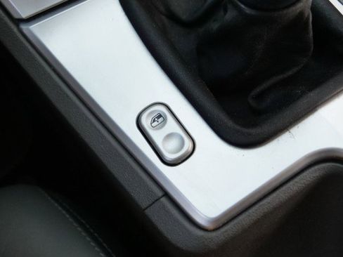 Used 2006 Chrysler Crossfire Limited image 16