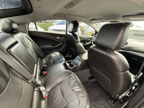 Used 2018 Chevrolet Volt Premier w/ Driver Confidence Package image 12