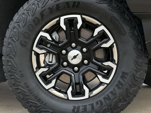 Certified 2024 Chevrolet Silverado 1500 ZR2 image 9