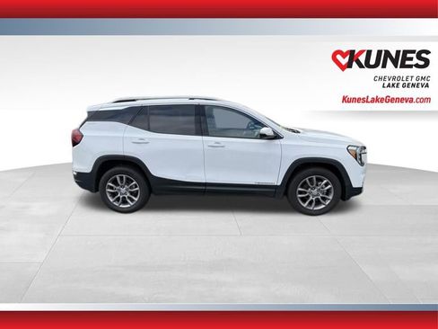 Used 2024 GMC Terrain SLT AWD/4WD image 3