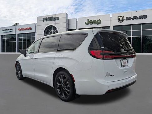 New 2026 Chrysler Pacifica Select FWD image 6