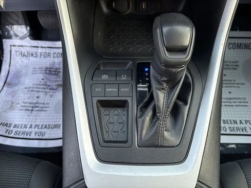 Used 2022 Toyota RAV4 LE image 25