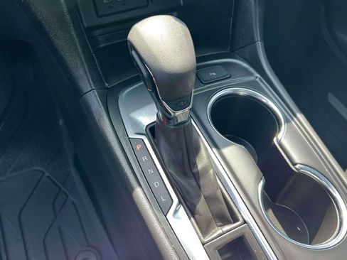 Used 2023 Chevrolet Equinox LT image 33