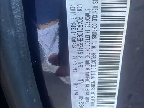 Used 2017 Chrysler Pacifica Touring image 33