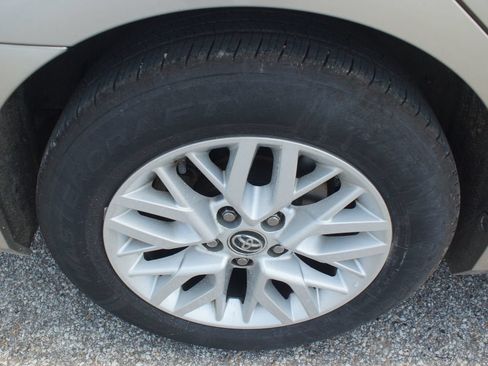 Used 2017 Toyota Camry LE FWD image 16