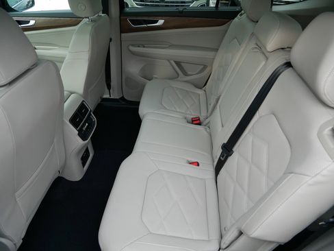 New 2026 Volkswagen Atlas SE image 8