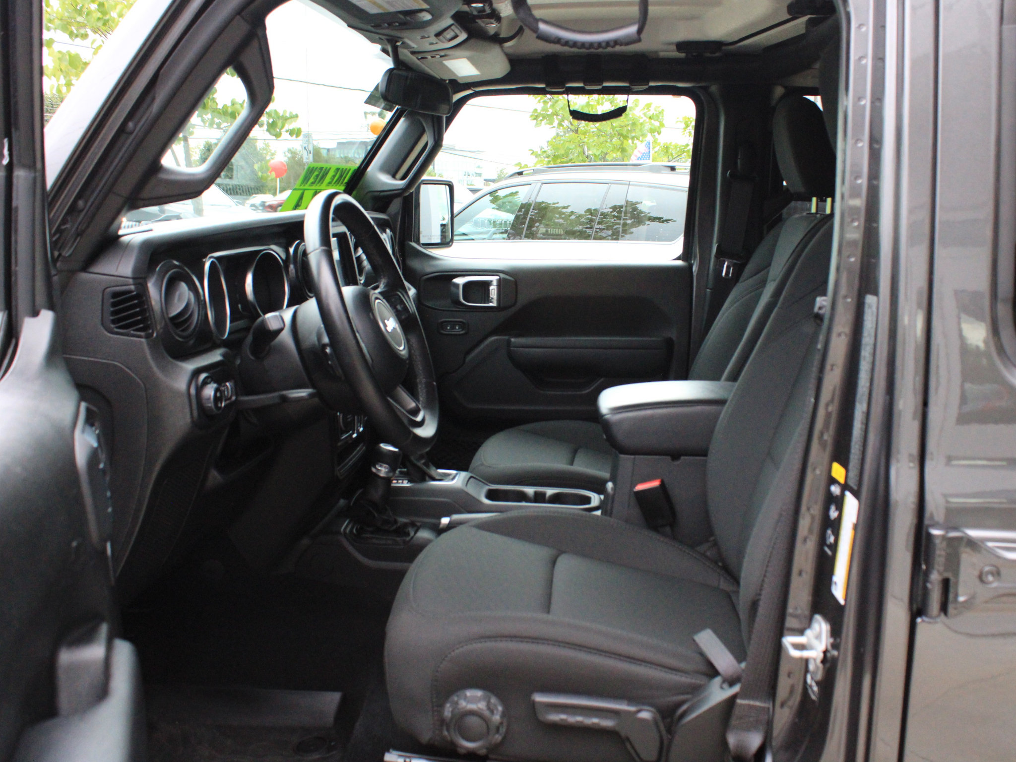 Used 2022 Jeep Gladiator Sport AWD/4WD image 11