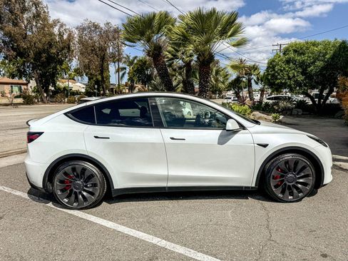 Used 2022 Tesla Model Y Performance AWD/4WD image 15