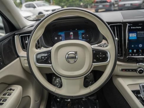 Certified 2022 Volvo XC60 B5 Inscription AWD/4WD image 31