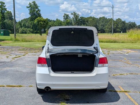 Used 2013 Subaru Legacy 2.5i Premium w/ All-Weather Pkg + Moonroof AWD/4WD image 28
