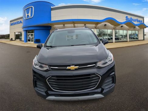 Used 2022 Chevrolet Trax LT w/ Driver Confidence Package image 3
