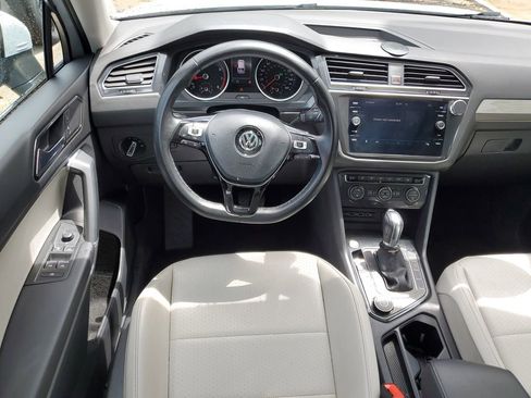 Used 2018 Volkswagen Tiguan SE w/ Panoramic Sunroof Package image 10