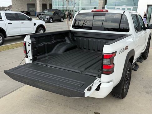 Used 2023 Nissan Frontier PRO-4X w/ Technology Package image 30