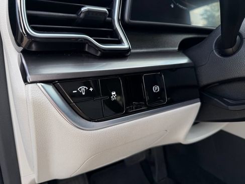 Certified 2025 Kia Sportage EX FWD image 15