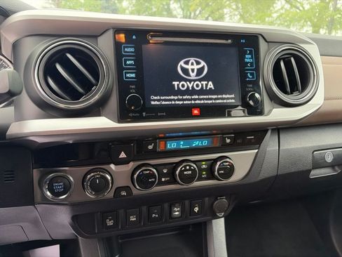 Used 2016 Toyota Tacoma Limited w/ Towing Package AWD/4WD image 19
