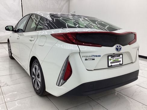 Used 2018 Toyota Prius Prime Premium image 9