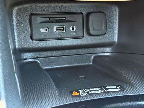 Used 2023 Chevrolet Equinox Premier AWD/4WD image 18