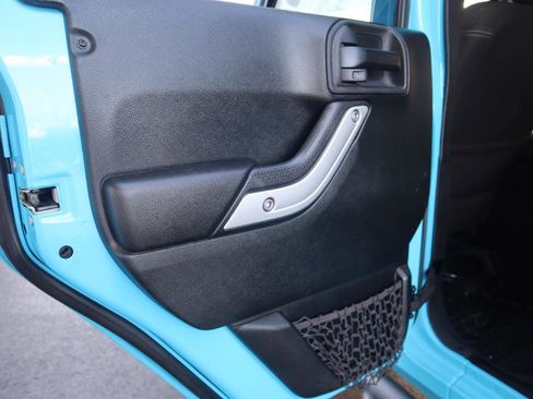 Used 2018 Jeep Wrangler Unlimited Rubicon w/ Cold Weather Group image 54