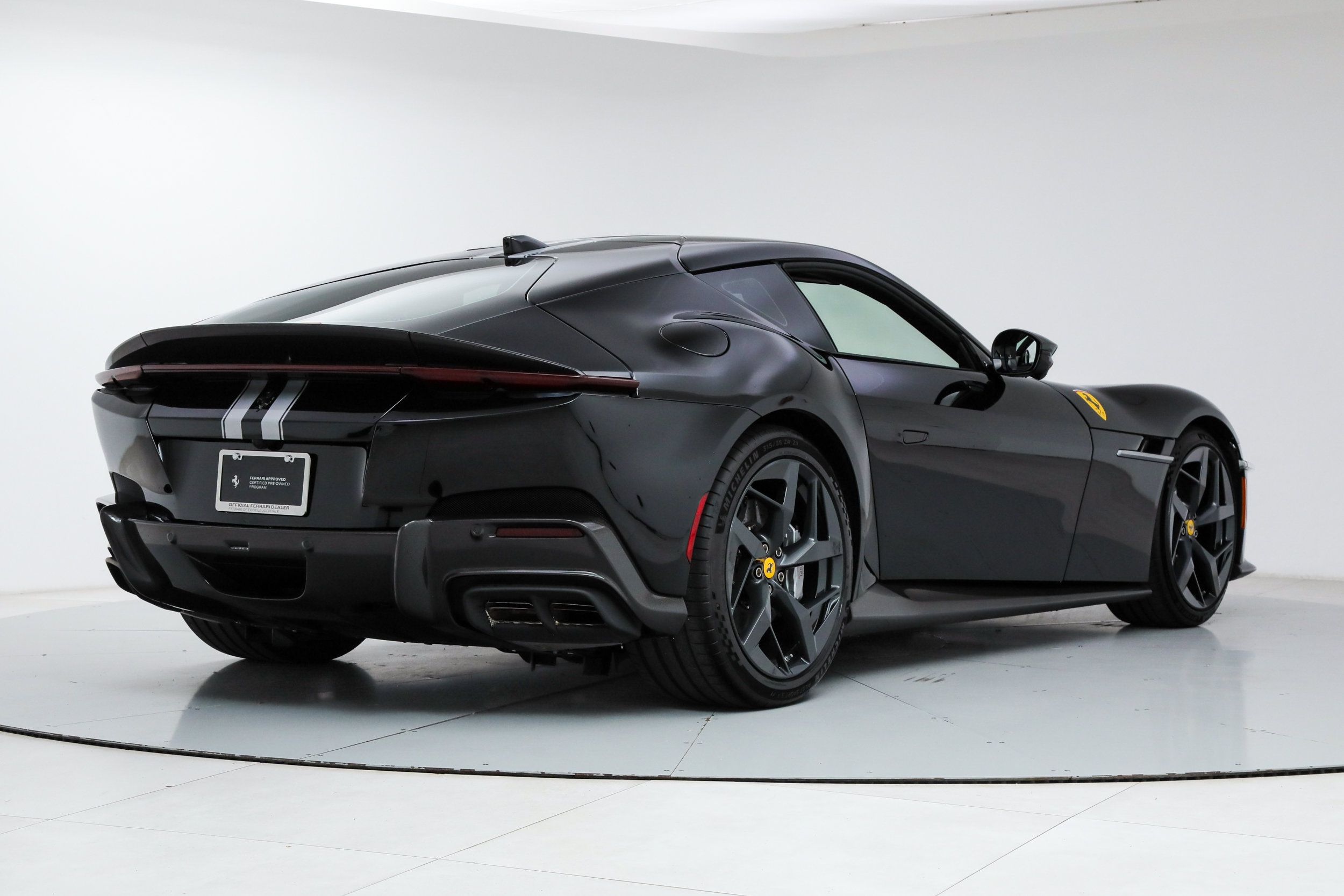 Certified 2025 Ferrari 12Cilindri RWD image 8