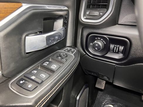 Used 2024 RAM 2500 Laramie w/ Towing Technology Group image 15