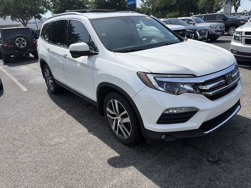 Used 2017 Honda Pilot Touring image 2