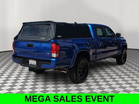 Used 2017 Toyota Tacoma TRD Sport AWD/4WD image 3