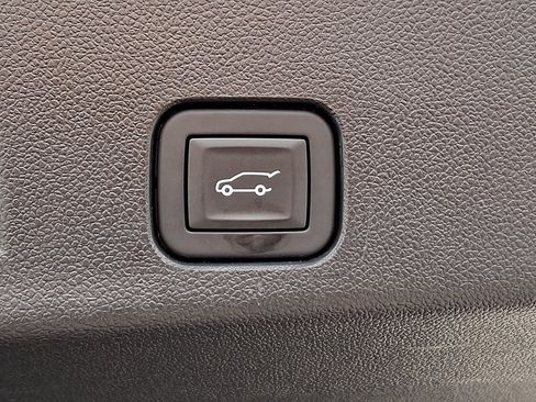 Used 2025 GMC Acadia Elevation FWD image 31