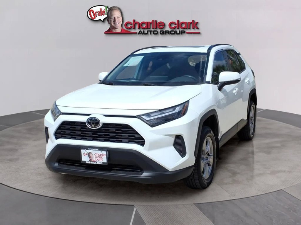 Used 2022 Toyota RAV4 XLE w/ Convenience Package FWD image 1