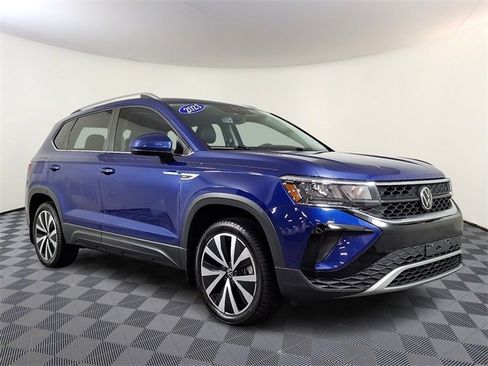 Used 2023 Volkswagen Taos SE image 1