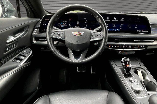 Certified 2025 Cadillac XT4 Sport w/ Cold Weather Package AWD/4WD image 8