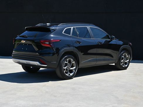 Used 2024 Chevrolet Trax LT image 7