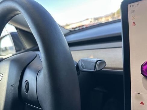 Used 2022 Tesla Model Y Long Range image 30