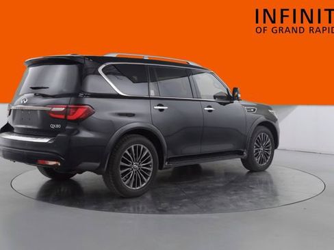 Used 2024 INFINITI QX80 Sensory AWD/4WD image 7