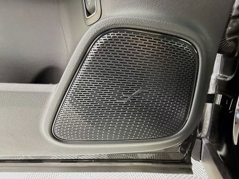 Used 2025 Mercedes-Benz GLB 250 4MATIC image 19