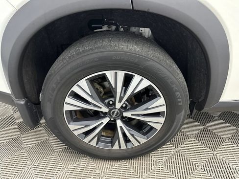 Used 2023 Nissan Rogue SV w/ SV Premium B Package FWD image 18