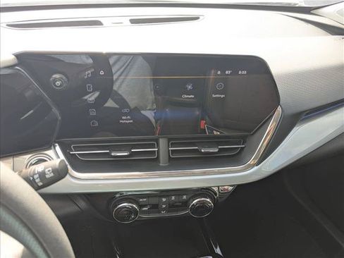 Used 2025 Chevrolet Trax LT FWD image 10