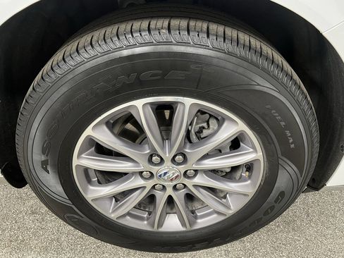 Used 2024 Buick Enclave Premium image 19