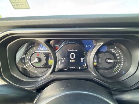 Used 2025 Jeep Wrangler Unlimited Sahara AWD/4WD image 28