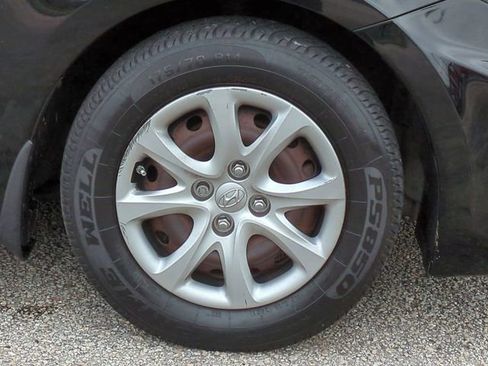 Used 2013 Hyundai Accent GLS image 11