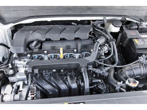 Certified 2025 Hyundai Venue SEL FWD image 36