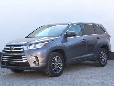 Used 2018 Toyota Highlander XLE AWD/4WD image 8